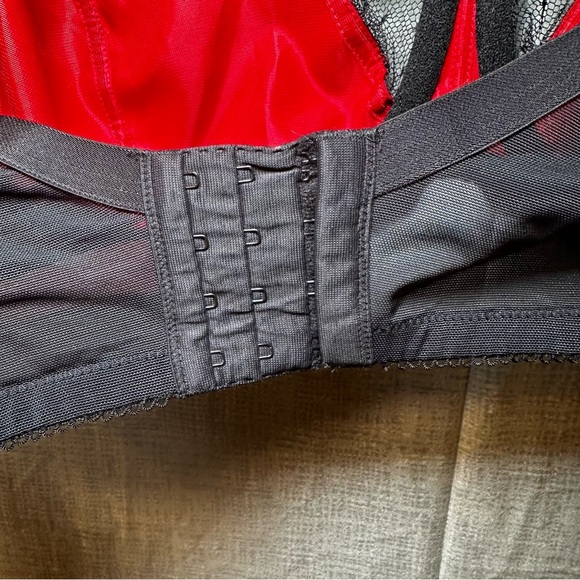 Cacique red and black lace bra 4 clasp closure size 46DD sexy New without tags - Picture 6 of 9